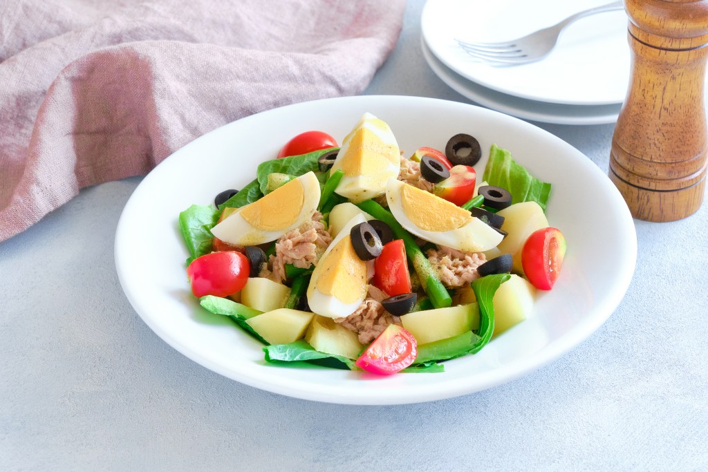 具材が沢山！ニース風サラダ